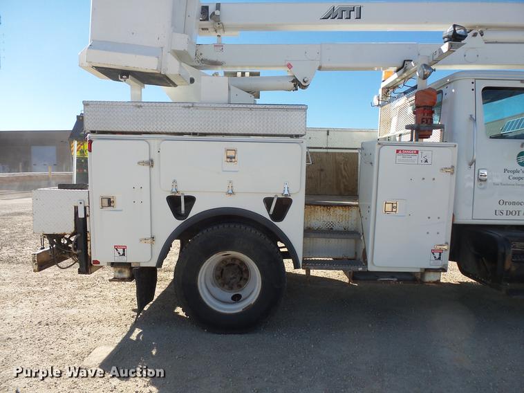 image for item DB8046 2002 International 4800 bucket truck