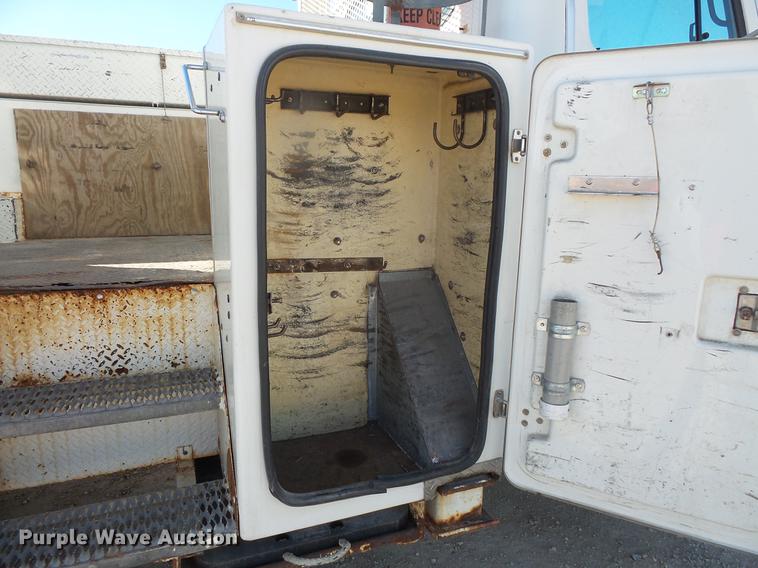 image for item DB8046 2002 International 4800 bucket truck