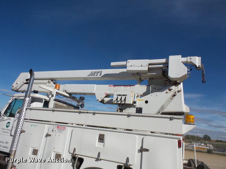 image for item DB8046 2002 International 4800 bucket truck