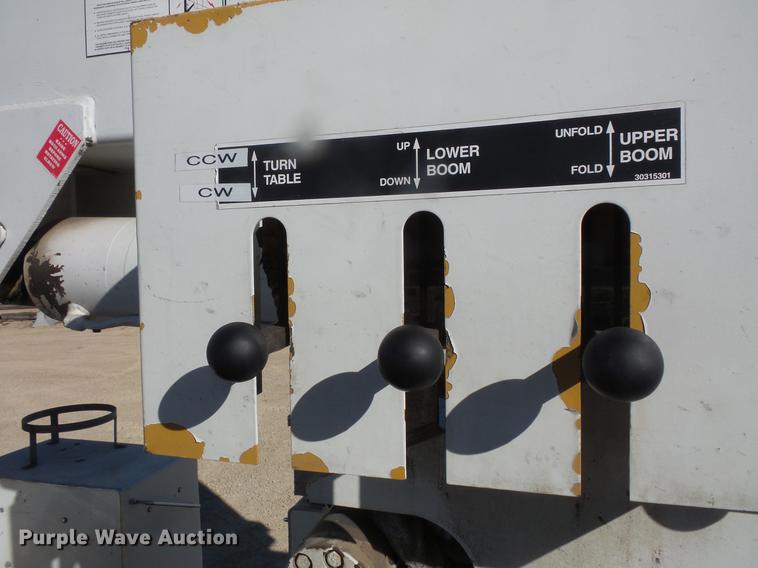 image for item DB8046 2002 International 4800 bucket truck