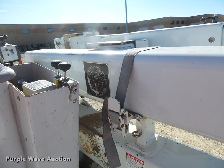 image for item DB8046 2002 International 4800 bucket truck