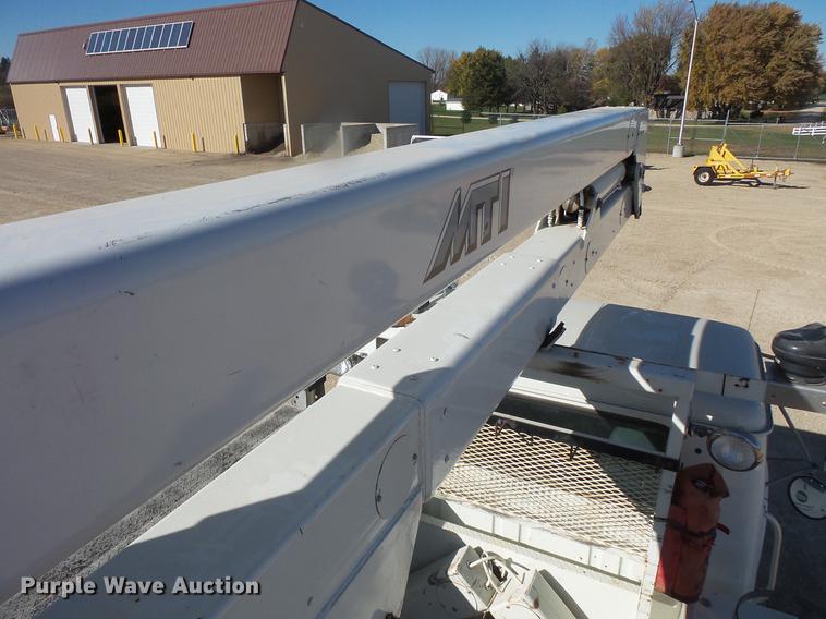 image for item DB8046 2002 International 4800 bucket truck