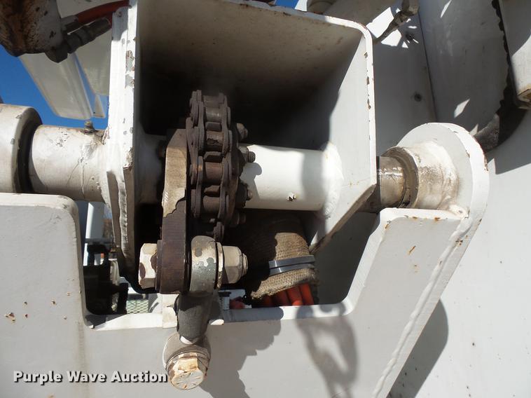 image for item DB8046 2002 International 4800 bucket truck