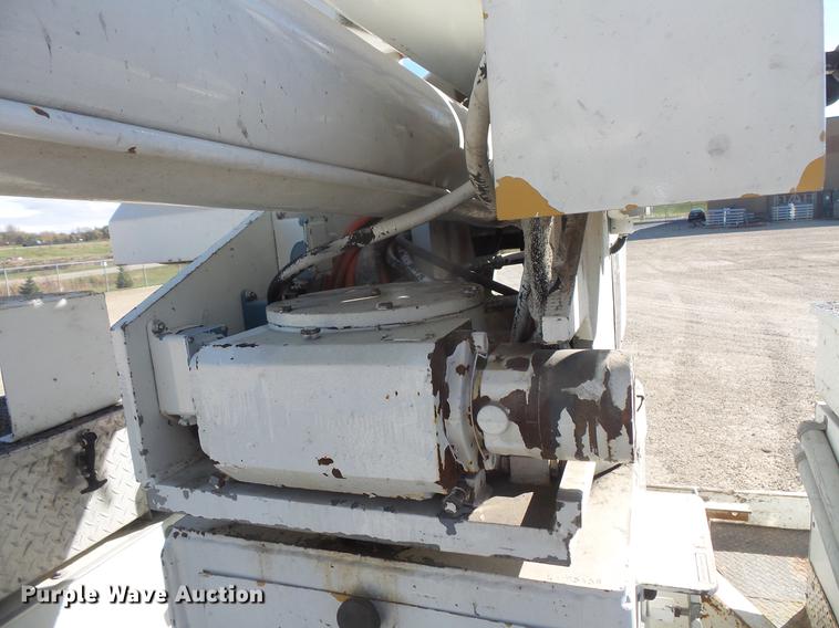 image for item DB8046 2002 International 4800 bucket truck