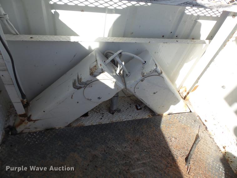 image for item DB8046 2002 International 4800 bucket truck