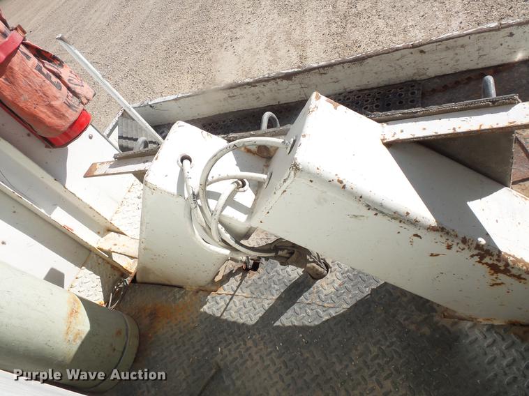 image for item DB8046 2002 International 4800 bucket truck