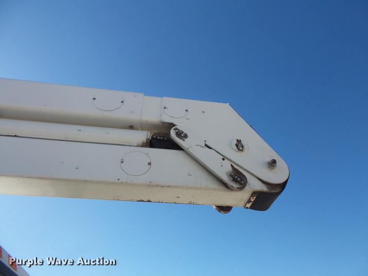 image for item DB8046 2002 International 4800 bucket truck