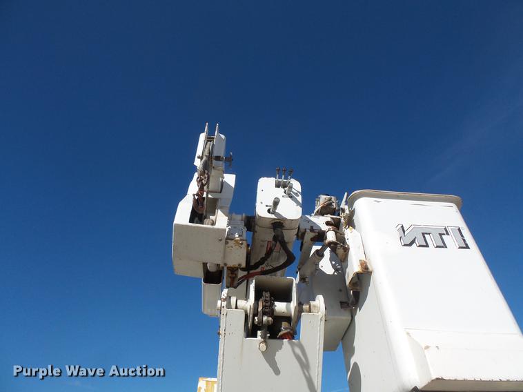 image for item DB8046 2002 International 4800 bucket truck