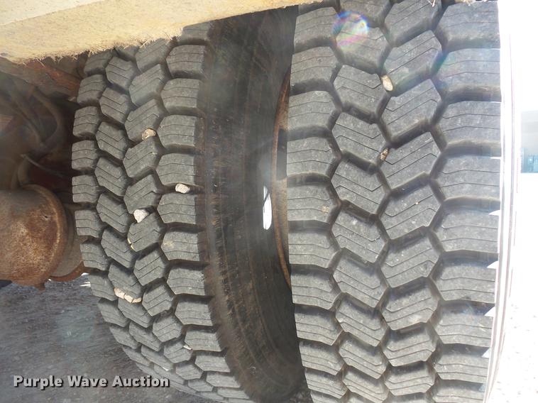 image for item DB8046 2002 International 4800 bucket truck