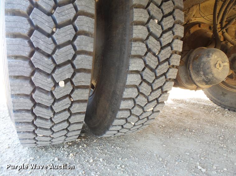 image for item DB8046 2002 International 4800 bucket truck