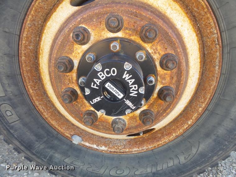 image for item DB8046 2002 International 4800 bucket truck