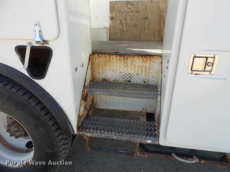 image for item DB8046 2002 International 4800 bucket truck