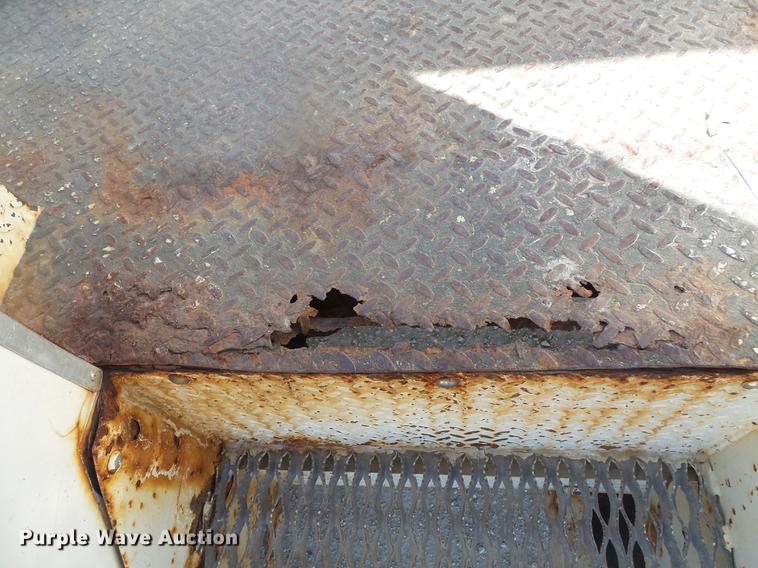 image for item DB8046 2002 International 4800 bucket truck