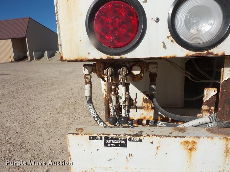 image for item DB8046 2002 International 4800 bucket truck