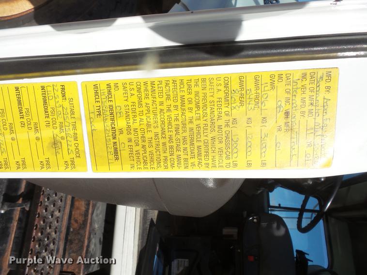 image for item DB8046 2002 International 4800 bucket truck