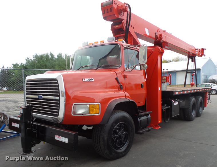 image for item DB8047 1995 Ford L9000 crane truck