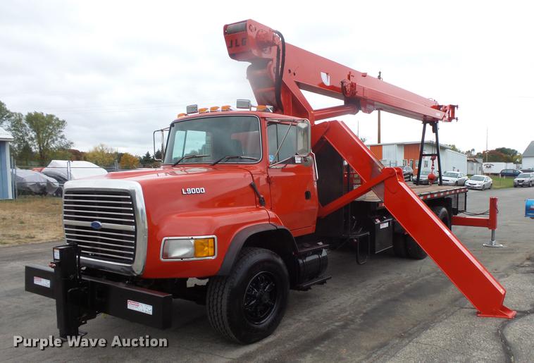 image for item DB8047 1995 Ford L9000 crane truck