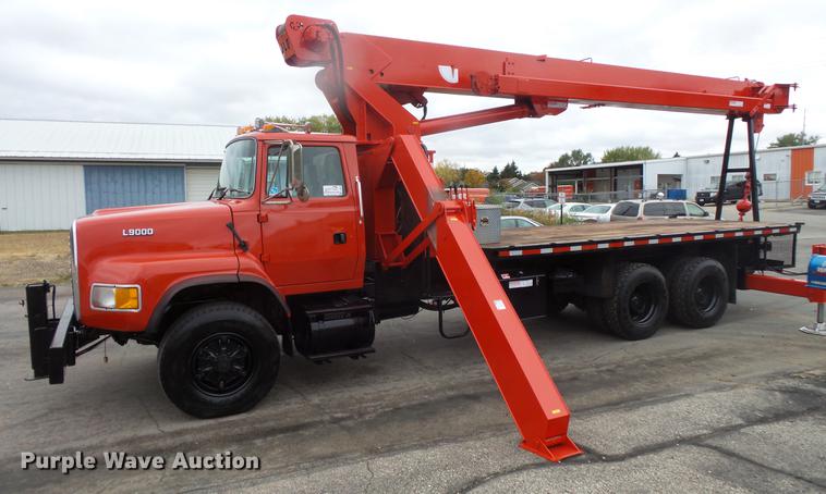 image for item DB8047 1995 Ford L9000 crane truck