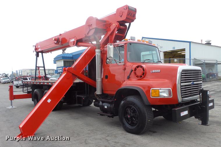 image for item DB8047 1995 Ford L9000 crane truck