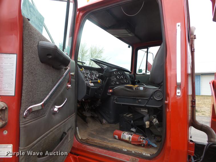 image for item DB8047 1995 Ford L9000 crane truck