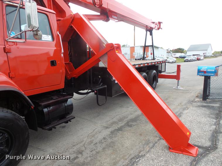 image for item DB8047 1995 Ford L9000 crane truck