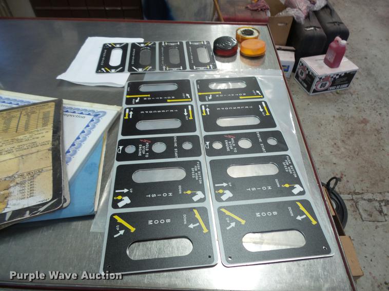 image for item DB8047 1995 Ford L9000 crane truck