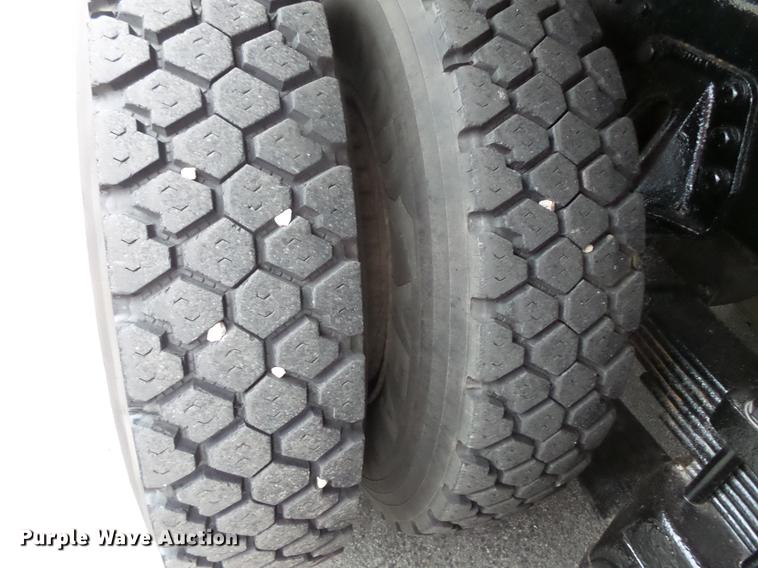 image for item DB8047 1995 Ford L9000 crane truck