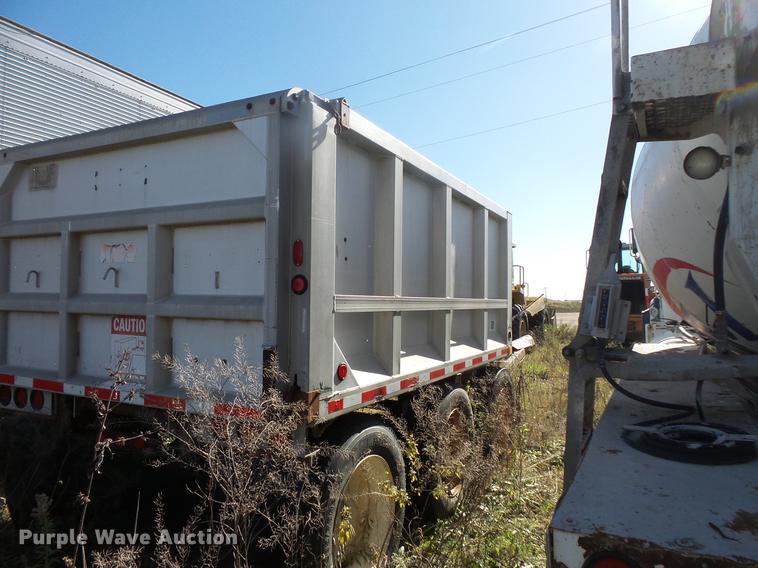 image for item DB8065 1984 Truck Equipment Trailers end dump pup trailer