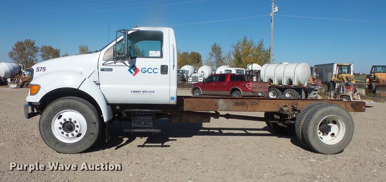 image for item DB8066 2000 Ford F650 truck cab and chassis