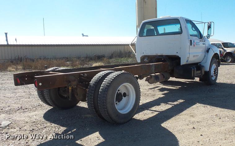 image for item DB8066 2000 Ford F650 truck cab and chassis