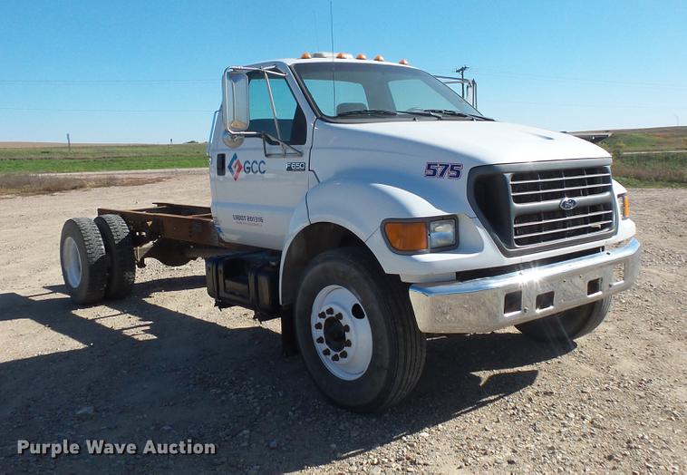 image for item DB8066 2000 Ford F650 truck cab and chassis