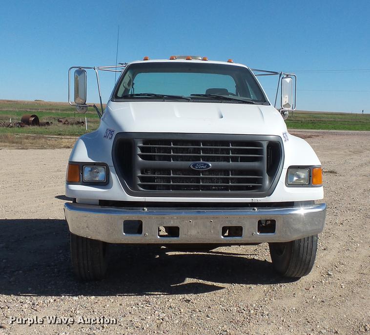 image for item DB8066 2000 Ford F650 truck cab and chassis