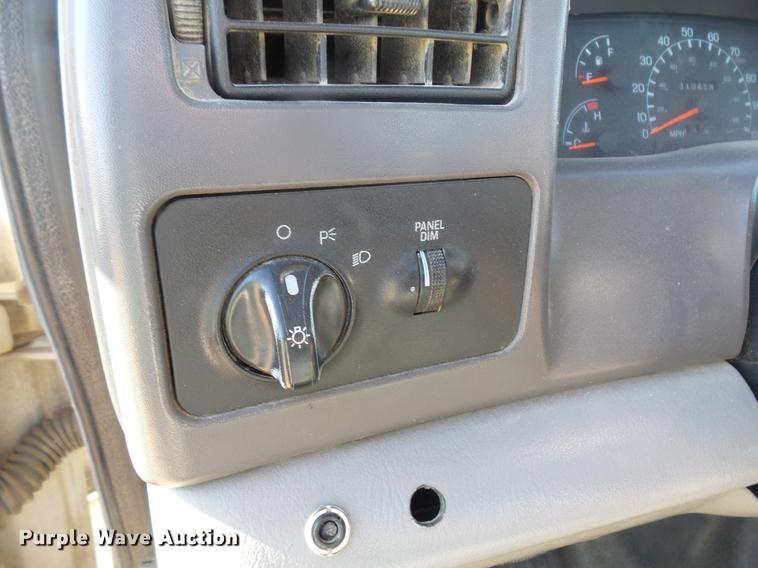 image for item DB8066 2000 Ford F650 truck cab and chassis