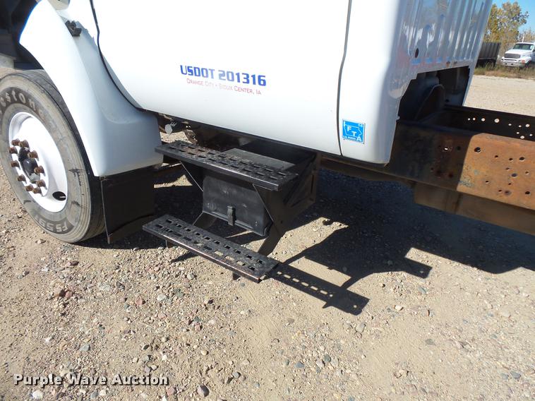 image for item DB8066 2000 Ford F650 truck cab and chassis