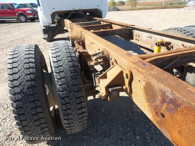 image for item DB8066 2000 Ford F650 truck cab and chassis