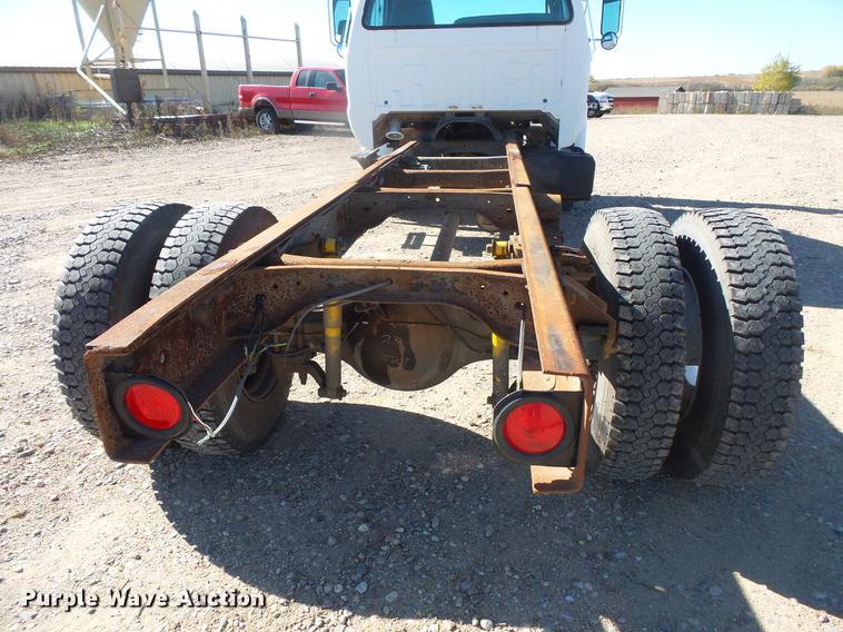 image for item DB8066 2000 Ford F650 truck cab and chassis