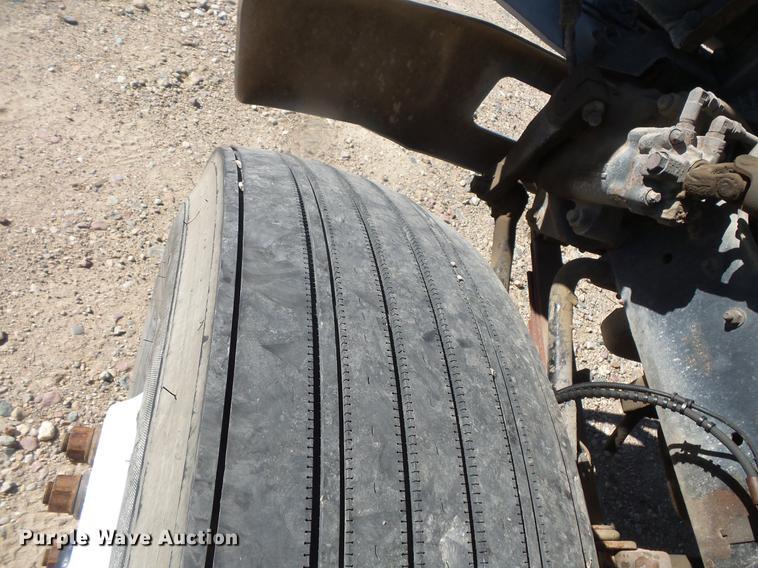 image for item DB8066 2000 Ford F650 truck cab and chassis