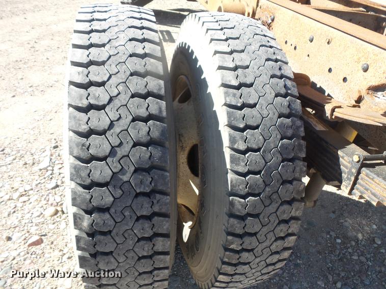 image for item DB8066 2000 Ford F650 truck cab and chassis