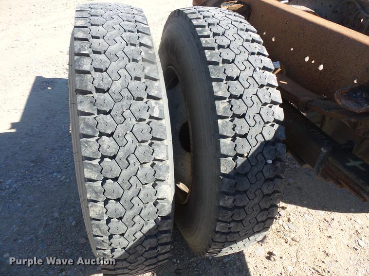 image for item DB8066 2000 Ford F650 truck cab and chassis