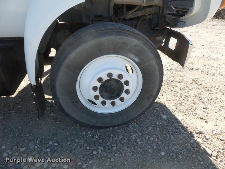 image for item DB8066 2000 Ford F650 truck cab and chassis