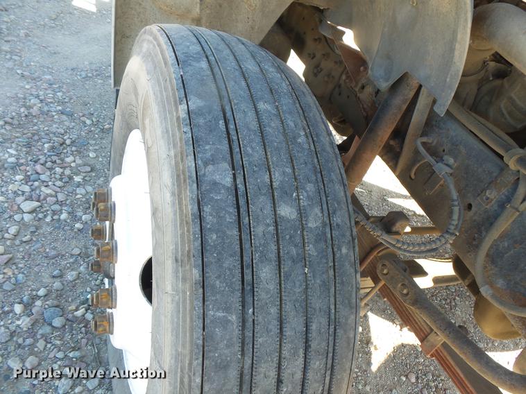 image for item DB8066 2000 Ford F650 truck cab and chassis