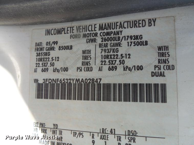 image for item DB8066 2000 Ford F650 truck cab and chassis