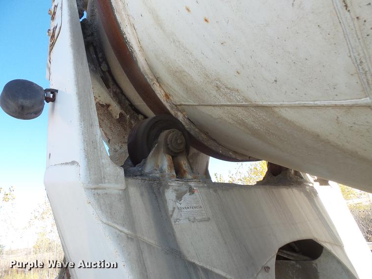 image for item DB8069 2005 Sterling L8500 ready mix truck