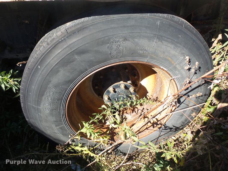 image for item DB8069 2005 Sterling L8500 ready mix truck