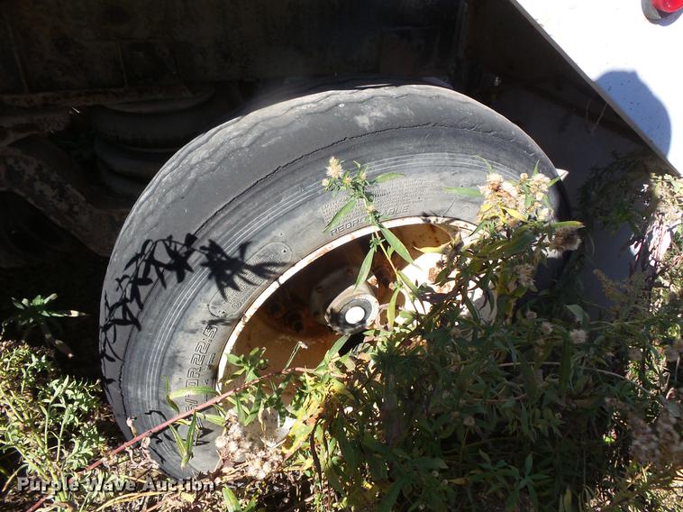 image for item DB8069 2005 Sterling L8500 ready mix truck