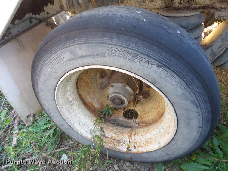 image for item DB8069 2005 Sterling L8500 ready mix truck