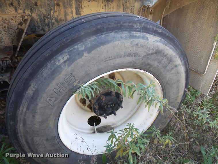image for item DB8069 2005 Sterling L8500 ready mix truck