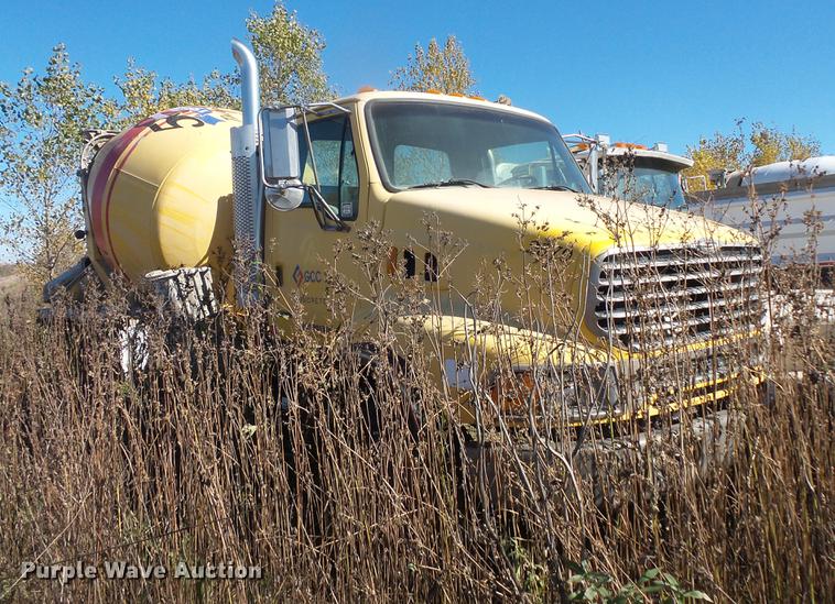 image for item DB8071 2004 Sterling L8500 ready mix truck