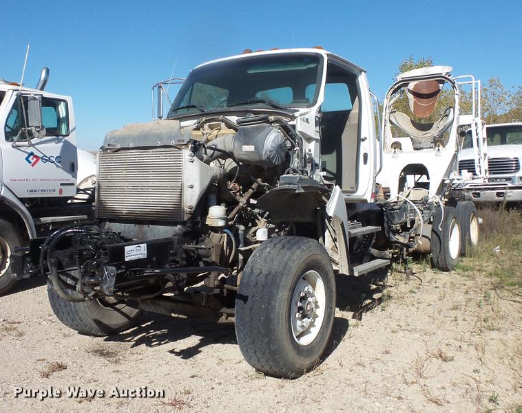 image for item DB8073 2005 Sterling L8500 ready mix truck chassis