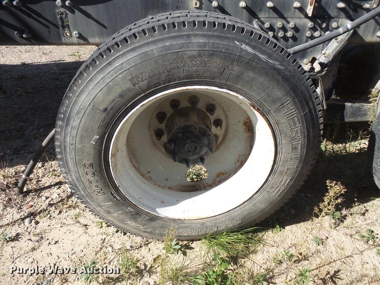 image for item DB8073 2005 Sterling L8500 ready mix truck chassis